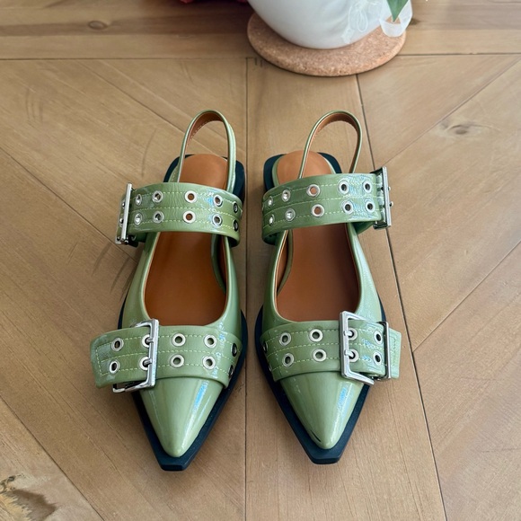 Green Feminine Buckle Ballerinas - Picture 5 of 9